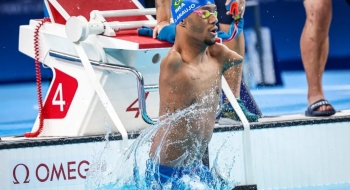 Nadador Gabriel Araújo conquista 1º ouro do Brasil na Paralimpíada